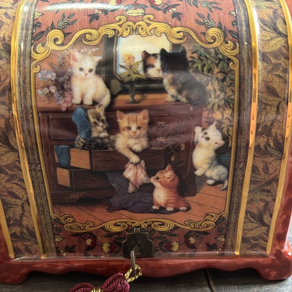Ardleigh Elliott Porcelain Kitten Capers Music Box - Picture 3 of 9